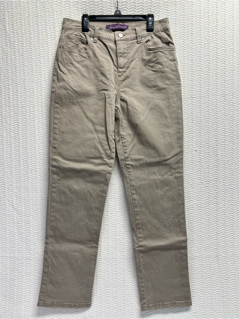 gloria vanderbilt / beige straight leg mid rise jeans size 4 womens